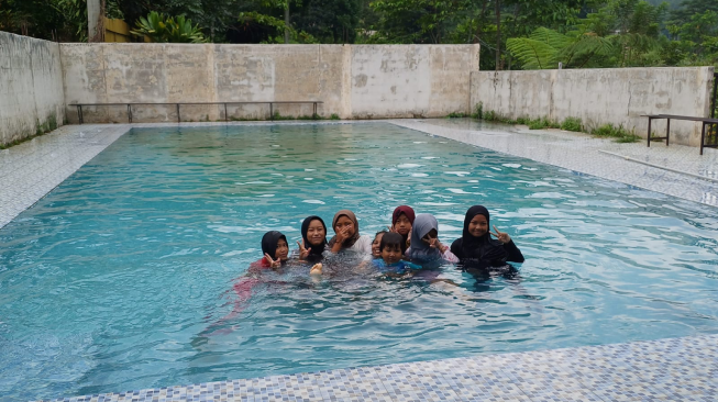 KOLAM RENANG